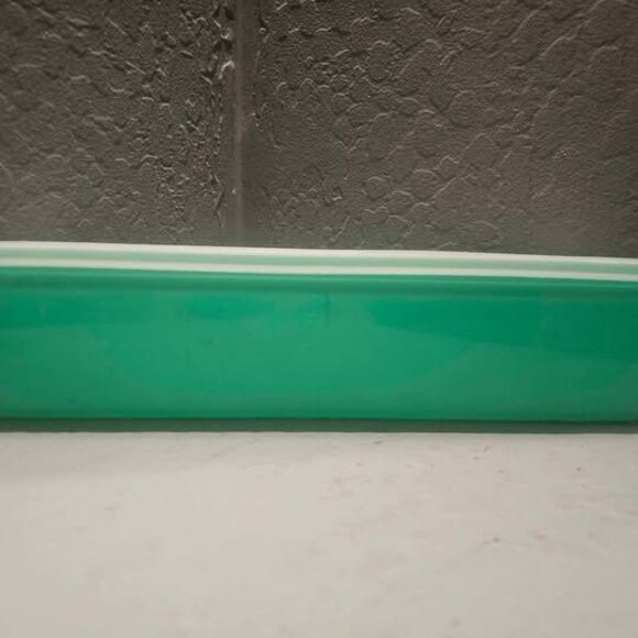 Jadeite Tupperware Celery Keeper 12" x 4" - Picture 1 of 5